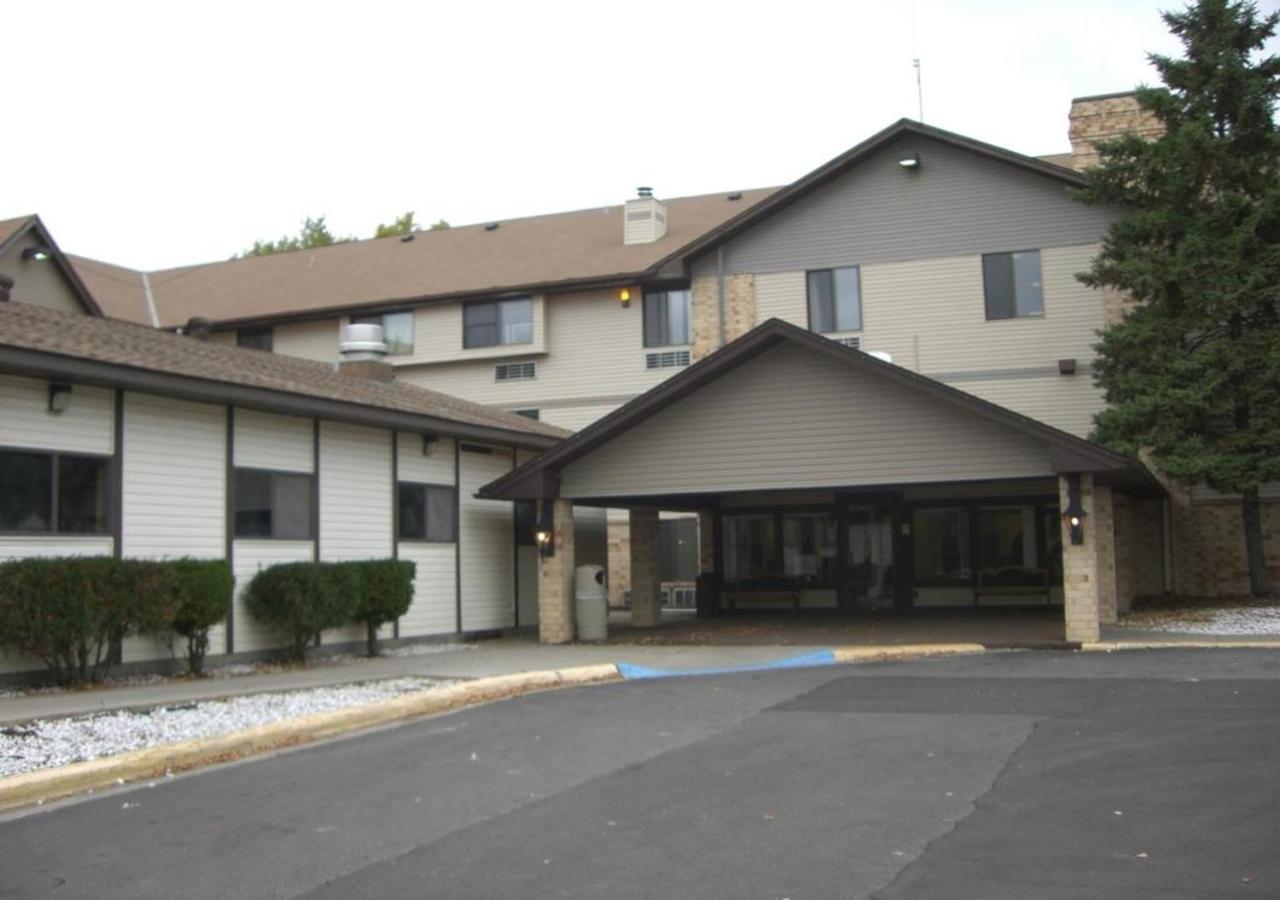 Norwood Inn And Suites - Roseville Exterior photo